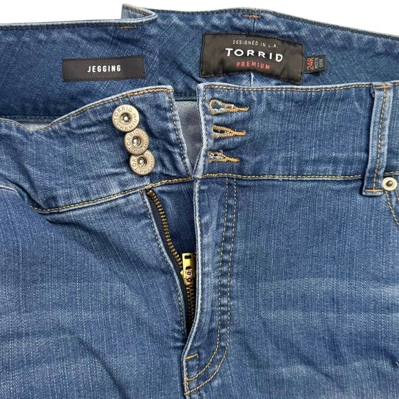 Torrid Distressed Ripped Stretch High Rise Skinny Leg Blue Jeggings 24 Regular - Picture 5 of 16